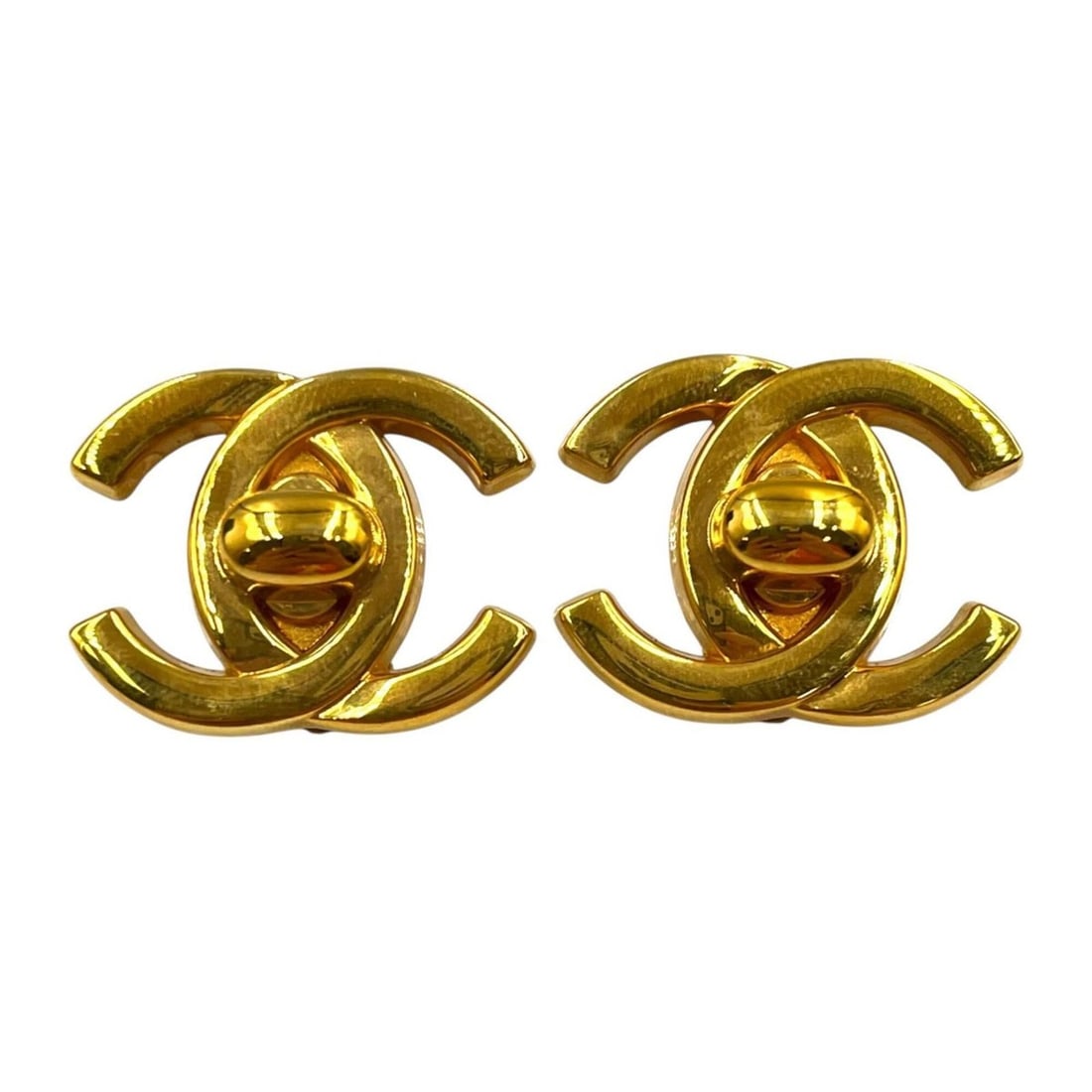 Chanel CHANEL Earrings Coco Mark Turnlock Vintage 96A GP Women's: --- Catalog ---Category: SizeSize (HxWxD): 20.00mm x 25.00mm / 0.79'' x 0.98''Category: DesignType: Clip earringsColor: GoldGender: WomenMaterial: Gold platingCategory: GeneralBrand: Chanel--- Item Li