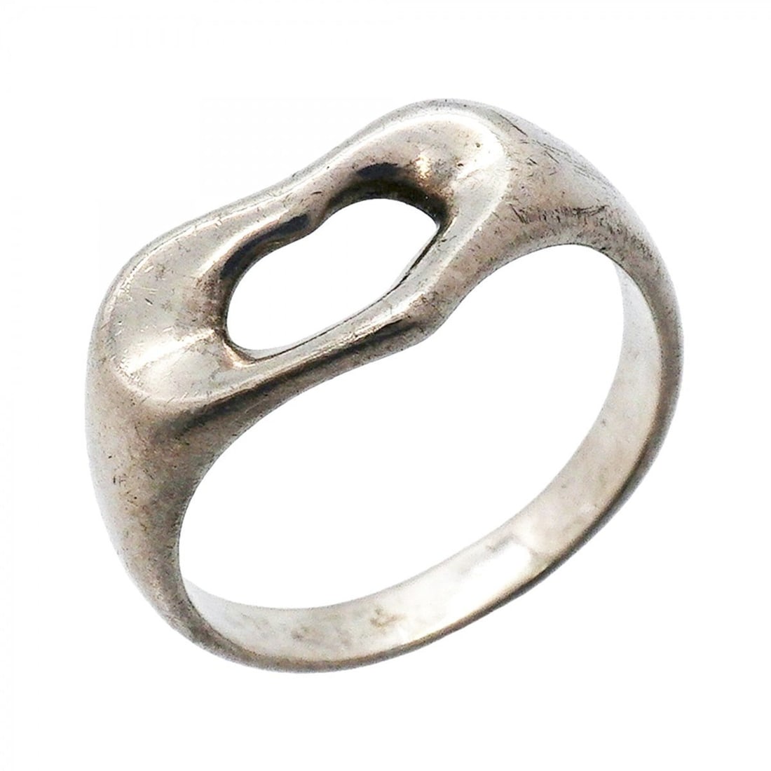 Tiffany & Co. Heart Ring, Sterling Silver 925, Size 8, Women's: --- Catalog ---Category: SizeJP Size: 8US Size: 4.5Category: DesignType: Band ringGender: WomenMaterial: Silver 925Category: GeneralBrand: Tiffany--- Item List ---Section: ConditionRanking: Rank AB Us