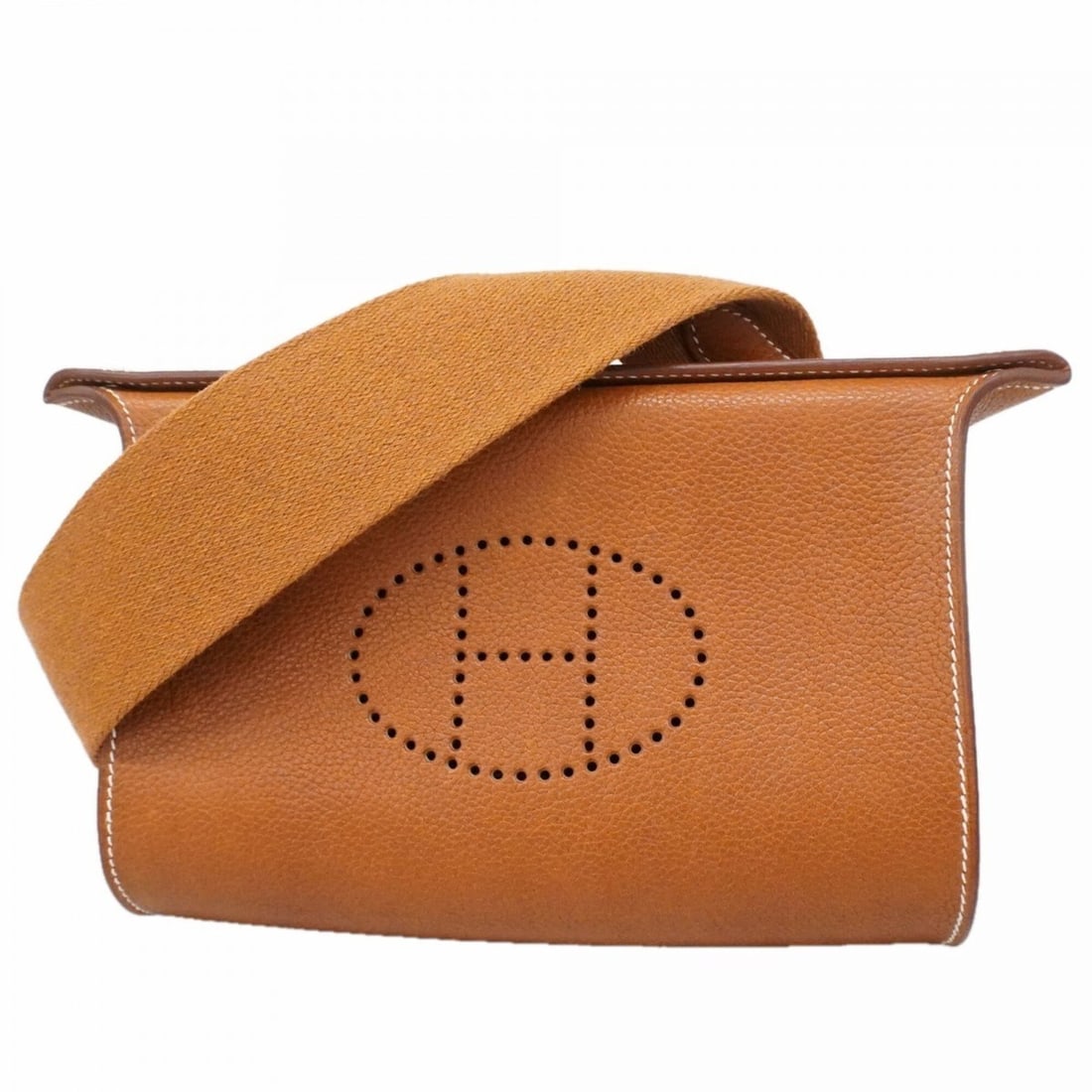 Hermes Shoulder Bag Vide Poche Barenia Fauve B Stamp Women's: --- Catalog ---Category: SizeSize (HxWxD): 13.5cm x 21cm x 4cm / 5.31'' x 8.26'' x 1.57''Category: DesignType: Shoulder bagColor: FauveGender: WomenMaterial: Barenia leather Hardware Color: SilverCate