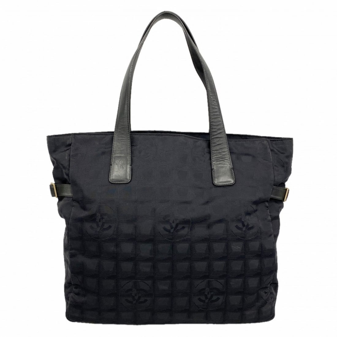 Chanel New Travel Nylon Tote Bag, Black, Women's: --- Catalog ---Category: SizeSize (HxWxD): 32.5cm x 31.5cm x 12cm / 12.79'' x 12.4'' x 4.72''Category: DesignType: Tote bagColor: BlackGender: WomenMaterial: Nylon Hardware Color: GoldCategory: Genera