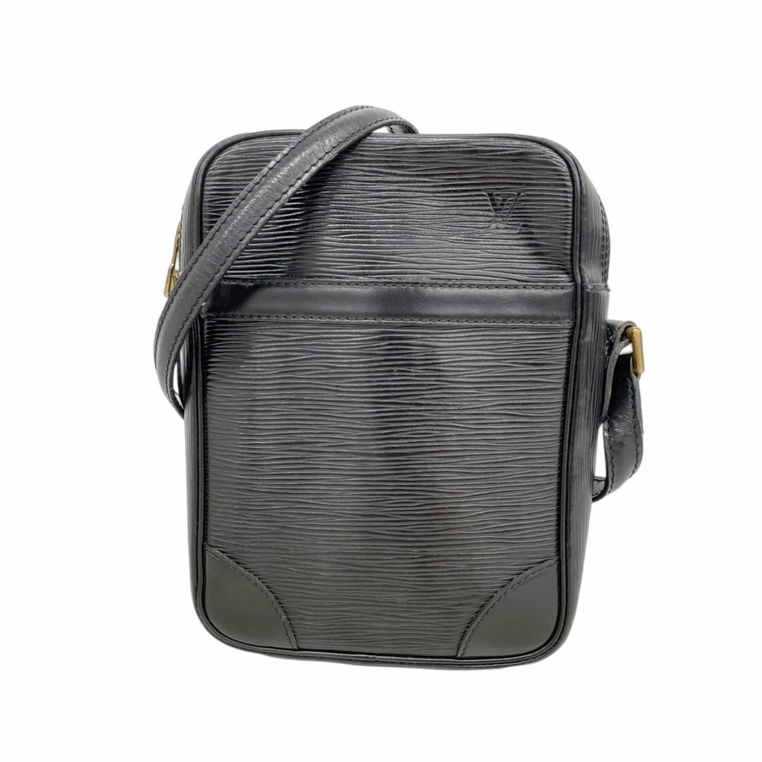 Louis Vuitton Epi Danube Shoulder Bag M45632 Noir (Women's): --- Catalog ---Category: SizeSize (HxWxD): 22cm x 15cm x 5cm / 8.66'' x 5.9'' x 1.96''Category: DesignType: Shoulder bagColor: NoirGender: WomenCategory: GeneralMPN: M45632Brand: Louis Vuitton--- Item
