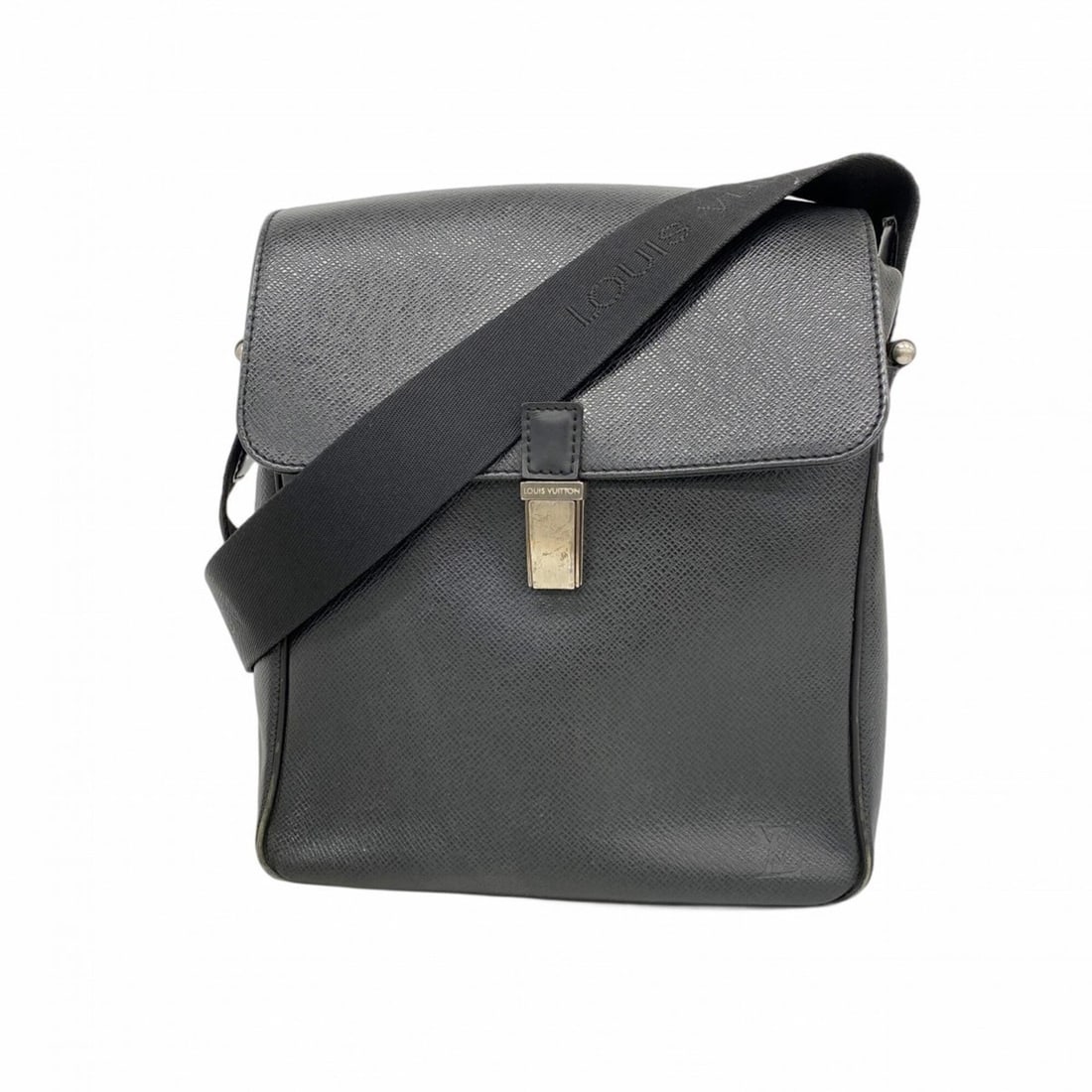 Louis Vuitton Taiga Yaranga Shoulder Bag M30822 Ardoise Men's: --- Catalog ---Category: SizeSize (HxWxD): 29cm x 23cm x 10cm / 11.41'' x 9.05'' x 3.93''Category: DesignType: Shoulder bagColor: ArdoiseGender: MenCategory: GeneralMPN: M30822Brand: Louis Vuitton--- 