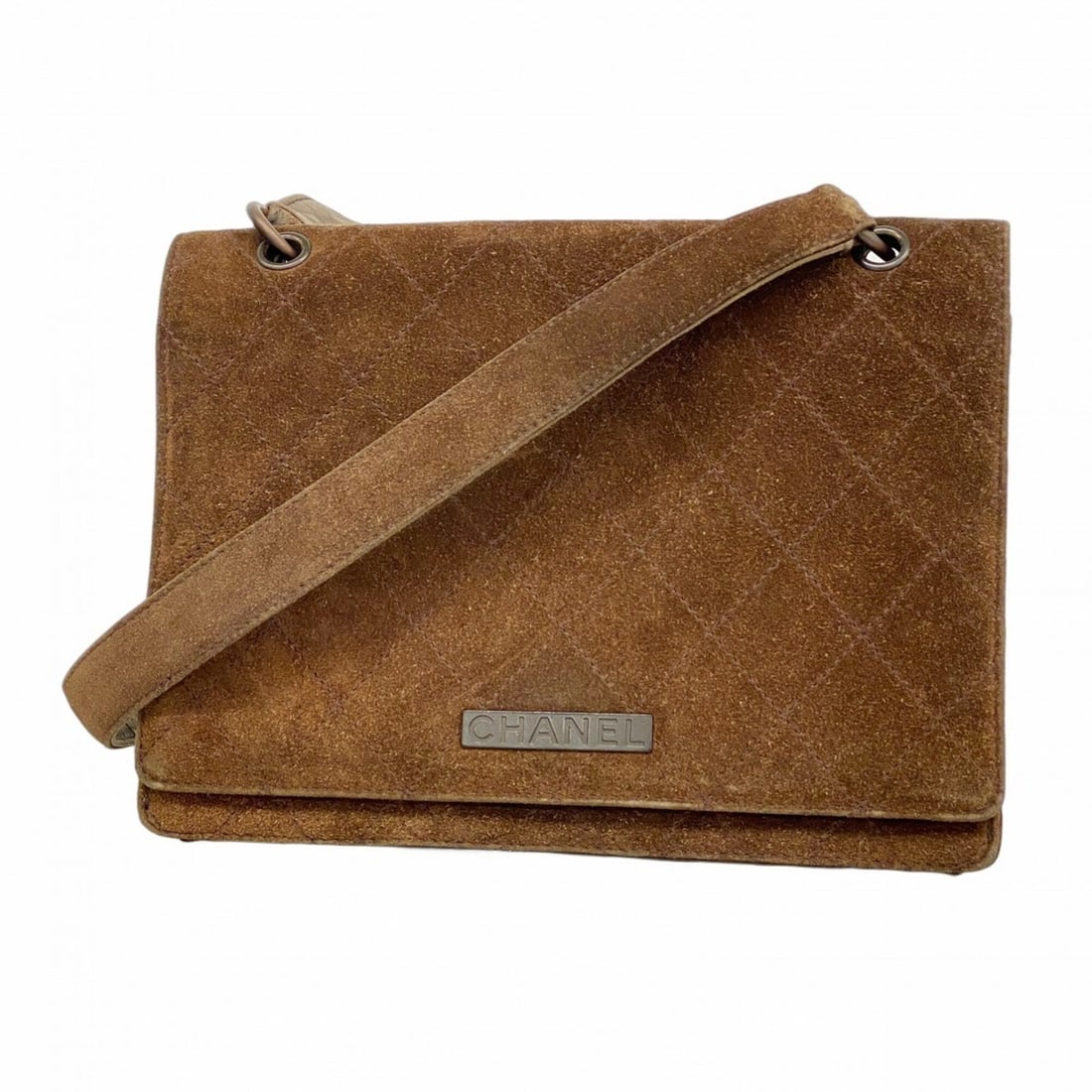 Chanel Matelassé Suede Shoulder Bag, Dark Brown, Women's: --- Catalog ---Category: SizeSize (HxWxD): 19cm x 25cm x 8.5cm / 7.48'' x 9.84'' x 3.34''Category: DesignType: Shoulder bagColor: Dark brownGender: WomenMaterial: Suede Category: GeneralBrand: Chanel-
