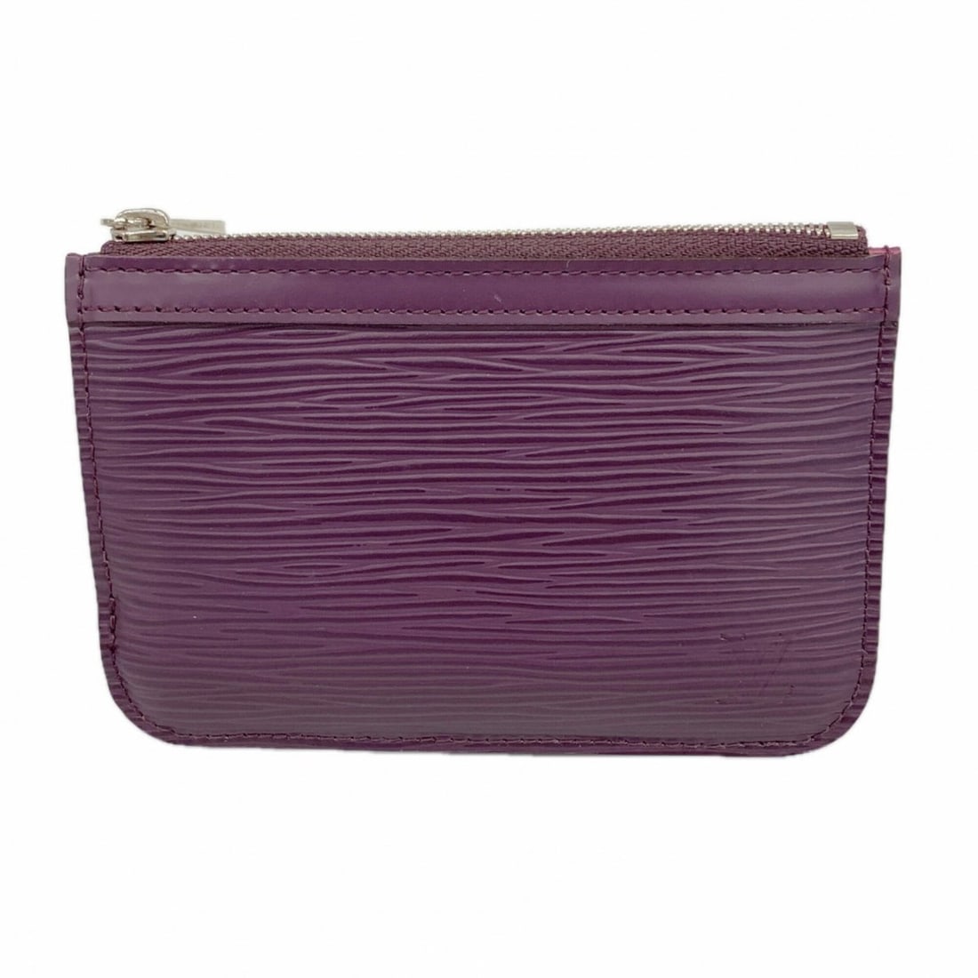 Louis Vuitton Epi Pochette Clé NM Wallet/Coin Case M6660K Cassis (Women's): --- Catalog ---Category: SizeSize (HxWxD): 8.5cm x 13cm x 1.5cm / 3.34'' x 5.11'' x 0.59''Category: DesignType: Coin purse/coin caseColor: CassisGender: WomenCategory: GeneralMPN: M6660KBrand: Louis V