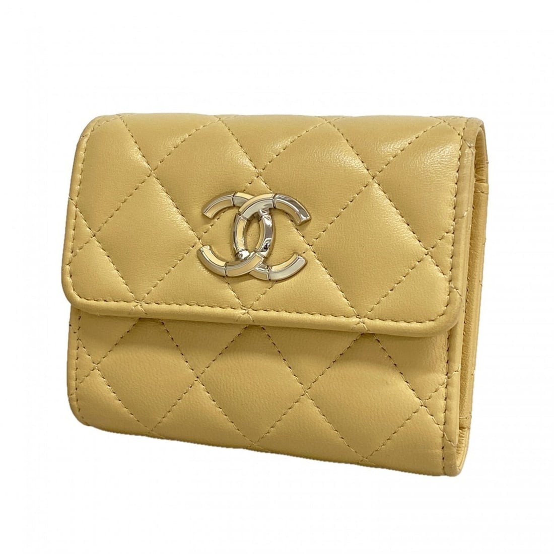 Chanel Matelassé Tri-fold Wallet, Lambskin, Beige, Women's: --- Catalog ---Category: SizeSize (HxWxD): 10cm x 10.5cm x 4cm / 3.93'' x 4.13'' x 1.57''Category: DesignType: Wallet (tri-fold)Color: BeigeGender: WomenMaterial: Leather Leather/Fur Type: LambskinCat