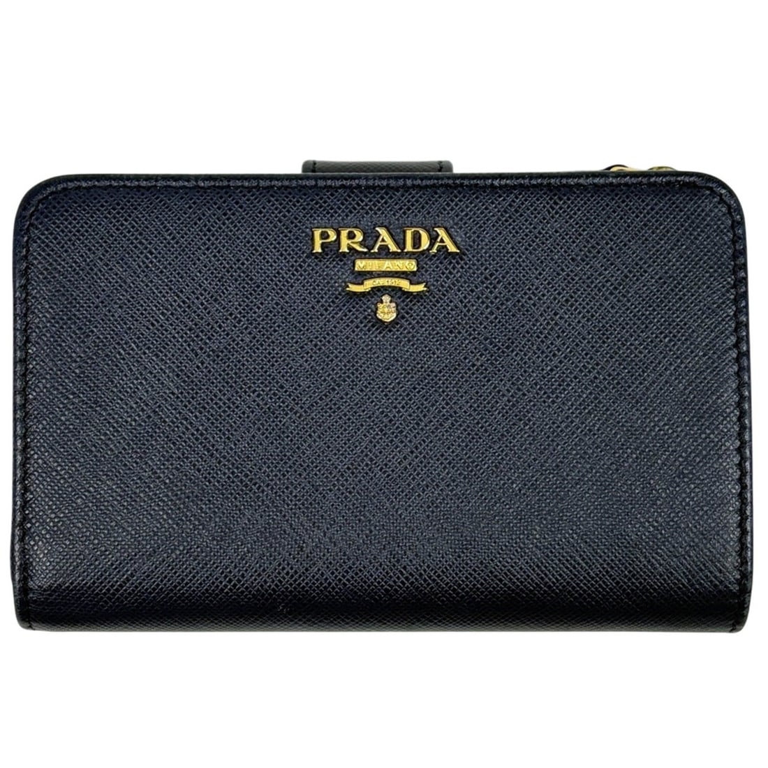Prada logo bi-fold wallet with L-shaped zipper, Saffiano leather, navy, women's.: --- Catalog ---Category: SizeSize (HxWxD): 9cm x 14cm x 3cm / 3.54'' x 5.51'' x 1.18''Category: DesignType: Wallet (bi-fold)Color: BlackGender: WomenMaterial: Leather Category: GeneralBrand: Prada--- 