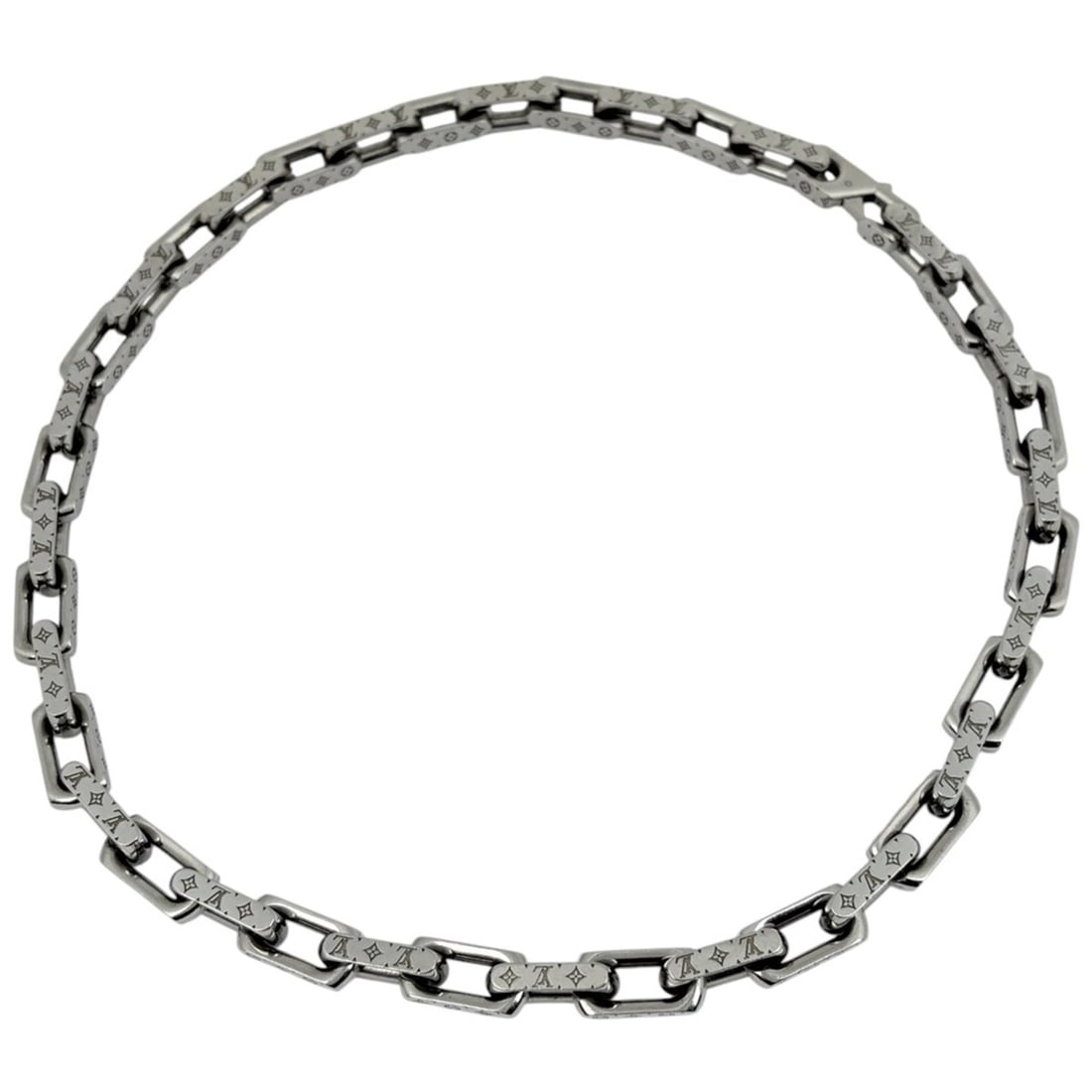 Louis Vuitton Monogram Chain Necklace, Metal, Silver, Men's: --- Catalog ---Category: SizeNeck Circumference: 54.5 cm / 21.45''Category: DesignColor: Monogram, SilverGender: MenMaterial: Metal, MonogramNecklace Type: NecklaceCategory: GeneralBrand: Louis Vuitto