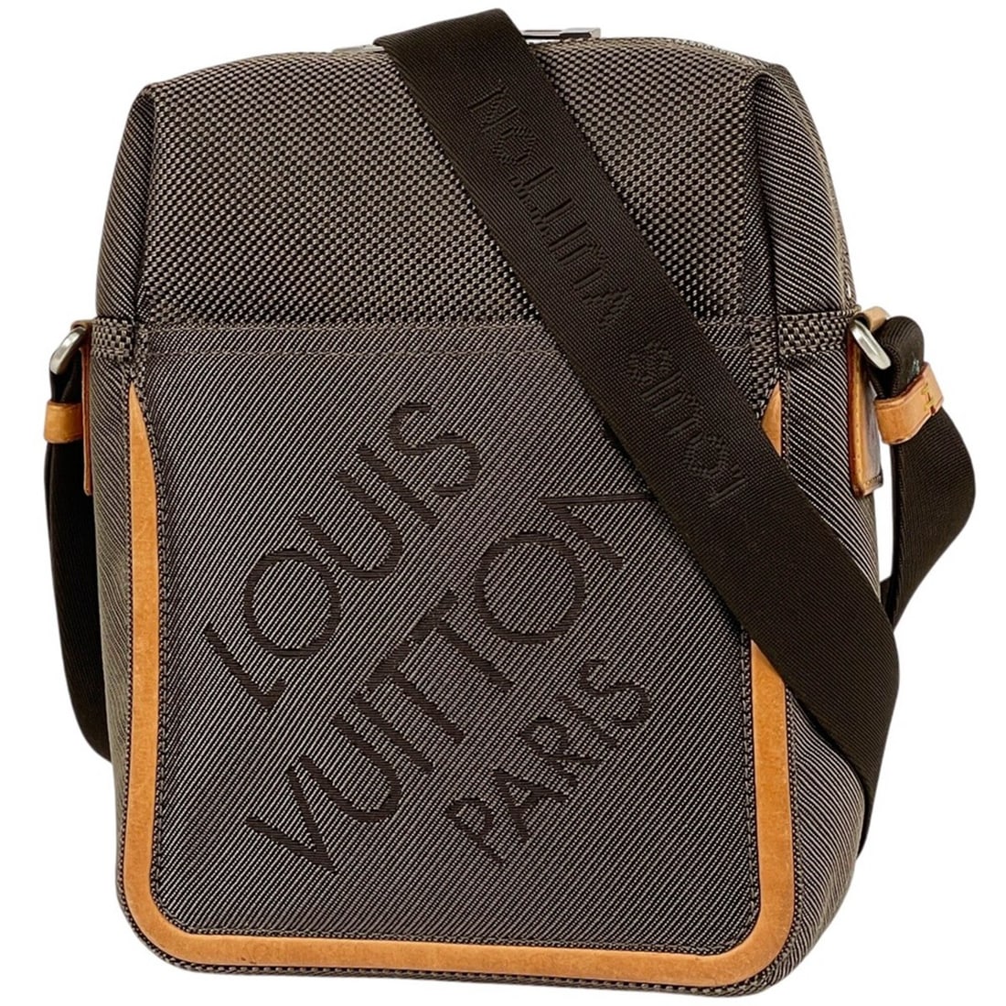 Louis Vuitton Citadin Shoulder Bag Damier Geant Terre M93040 Men's: --- Catalog ---Category: SizeSize (HxWxD): 25cm x 20cm x 8cm / 9.84'' x 7.87'' x 3.14''Category: DesignType: Shoulder bagColor: Dark brown, EarthGender: MenMaterial: Damier Geant Category: GeneralBran