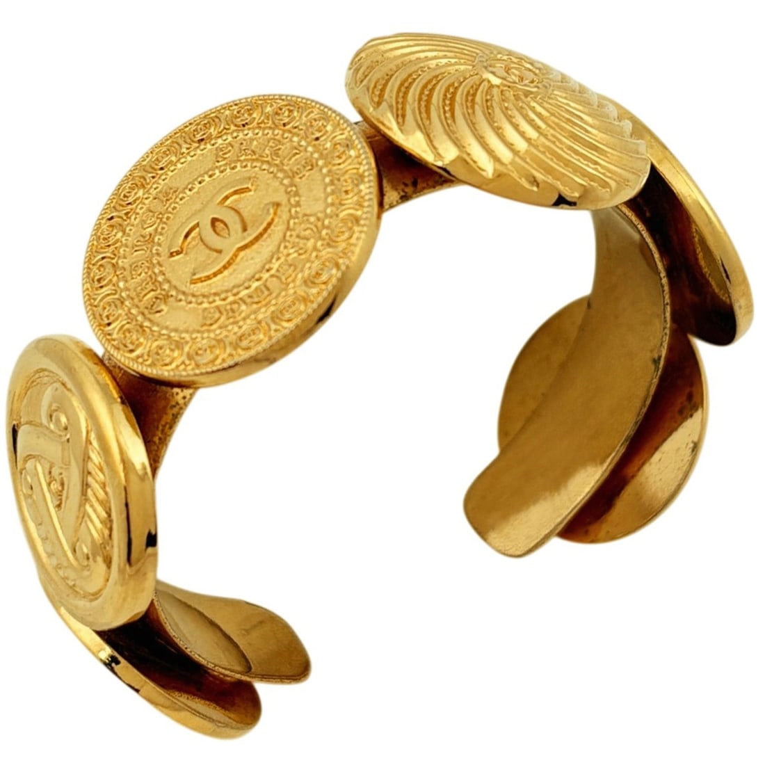 Chanel Coco Mark Bangle GP Gold Women's: --- Catalog ---Category: SizeLength: 14cm / 5.51''Category: DesignType: BangleColor: GoldGender: WomenMaterial: Gold platingCategory: GeneralBrand: Chanel--- Item List ---Section: ConditionRanking: Ra