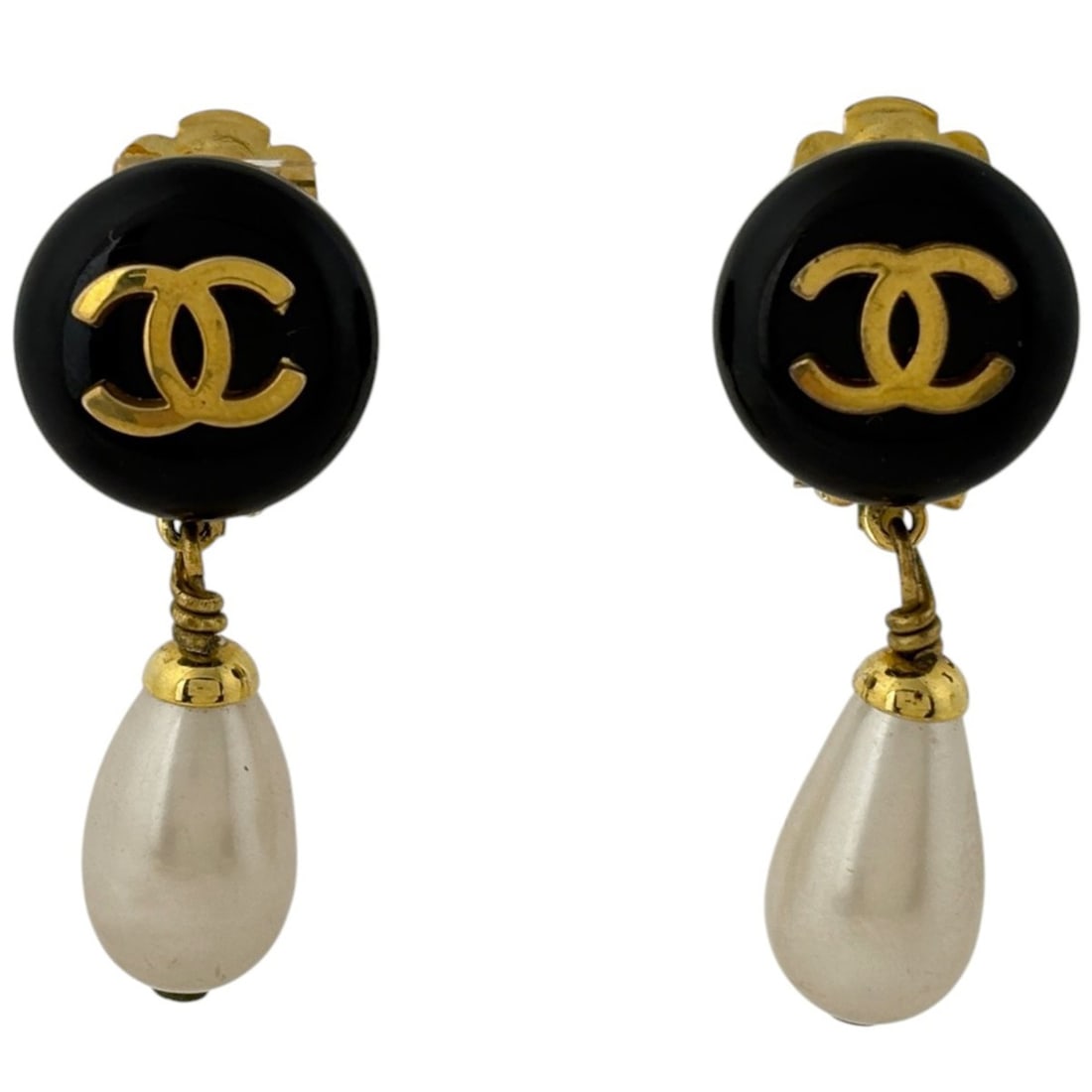 Chanel Coco Mark Faux Pearl Dangle Earrings, GP Plastic, Black Gold, Women's: --- Catalog ---Category: SizeSize (HxWxD): 37.00mm x 15.00mm / 1.46'' x 0.59''Category: DesignType: Clip earringsColor: Black, GoldFinish: Gold platedGender: WomenMaterial: PlasticCategory: GeneralBra