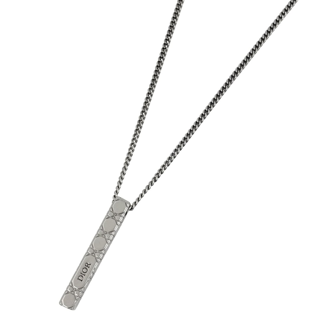 Christian Dior logo necklace, Cannage design, stainless steel, silver, for women.: --- Catalog ---Category: SizePendant Size: 5mm x 33mm / 0.19'' x 1.29''Neck Circumference: 57 cm / 22.44''Category: DesignColor: SilverGender: WomenMaterial: Stainless steelNecklace Type: NecklaceCate