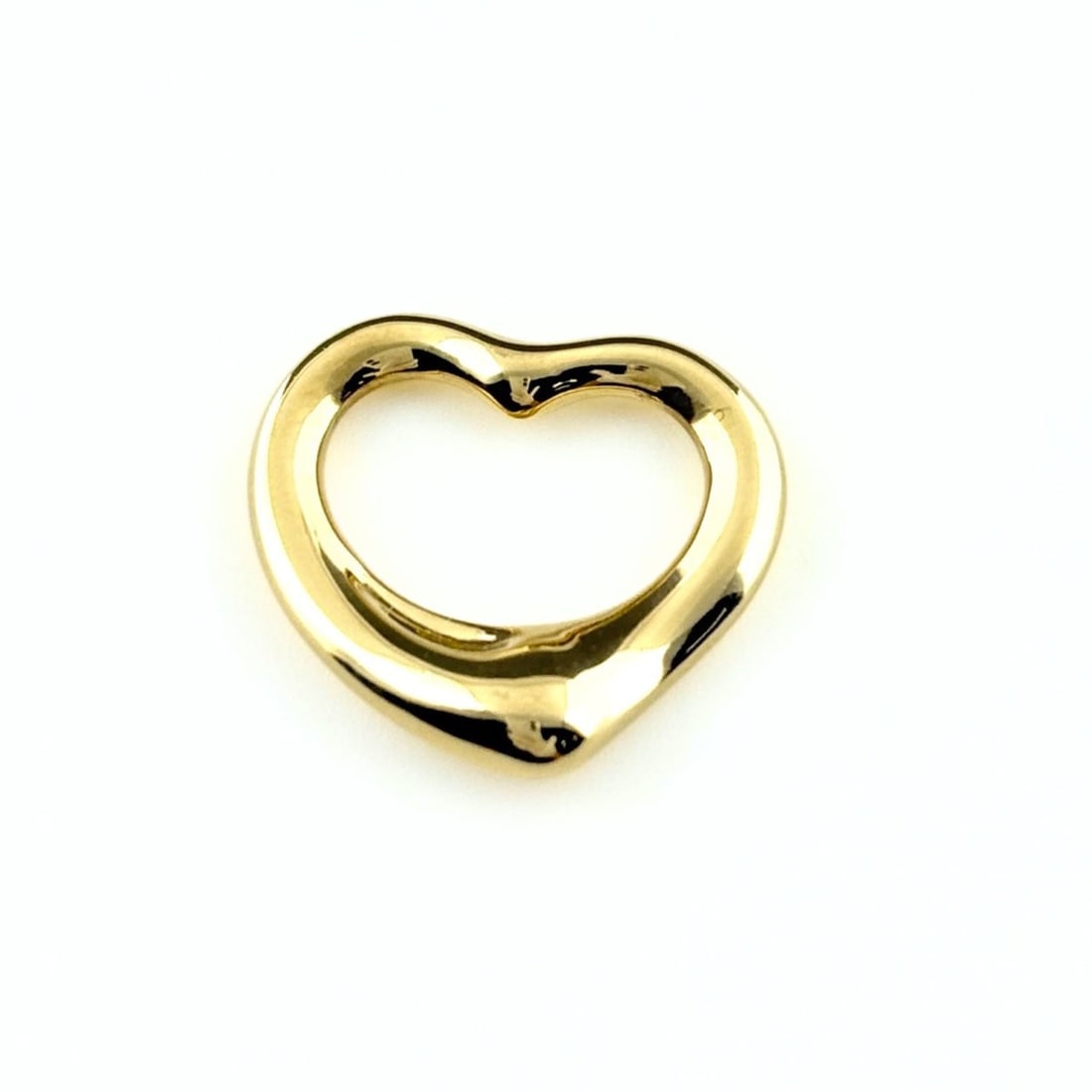 Tiffany & Co. Open Heart Top, Yellow Gold (750), Women's Pendant: --- Catalog ---Category: SizePendant Size: 14mm x 15.6mm / 0.55'' x 0.61''Category: DesignGender: WomenMaterial: Yellow gold (18K)Necklace Type: PendantCategory: GeneralBrand: Tiffany--- Item List ---