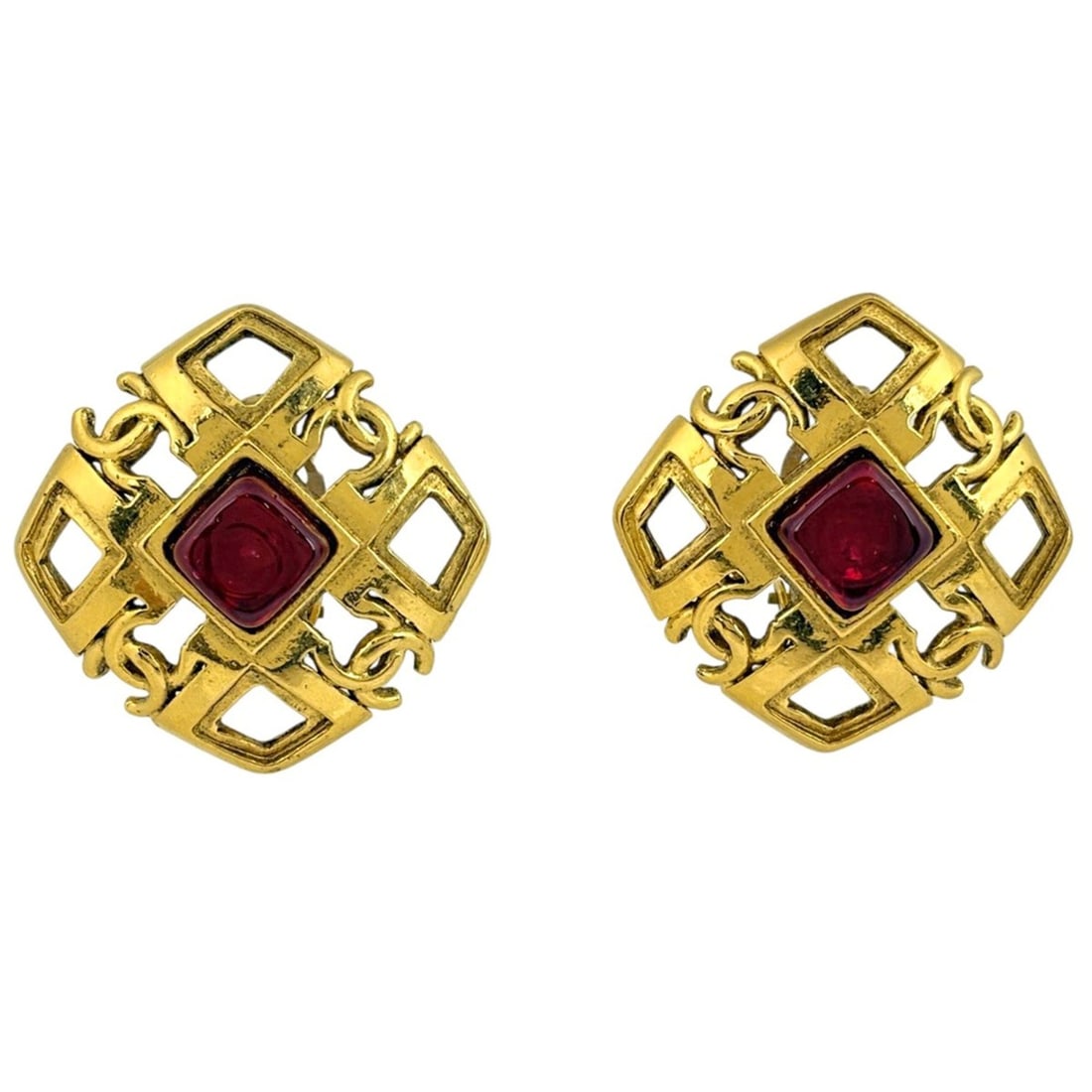 Chanel Coco Mark Earrings, Gripoix GP Gold, Red, Women's: --- Catalog ---Category: SizeSize (HxWxD): 36.00mm x 36.00mm / 1.42'' x 1.42''Category: DesignType: Clip earringsColor: Gold, Red colorGender: WomenMaterial: Gold platingCategory: GeneralBrand: Chanel