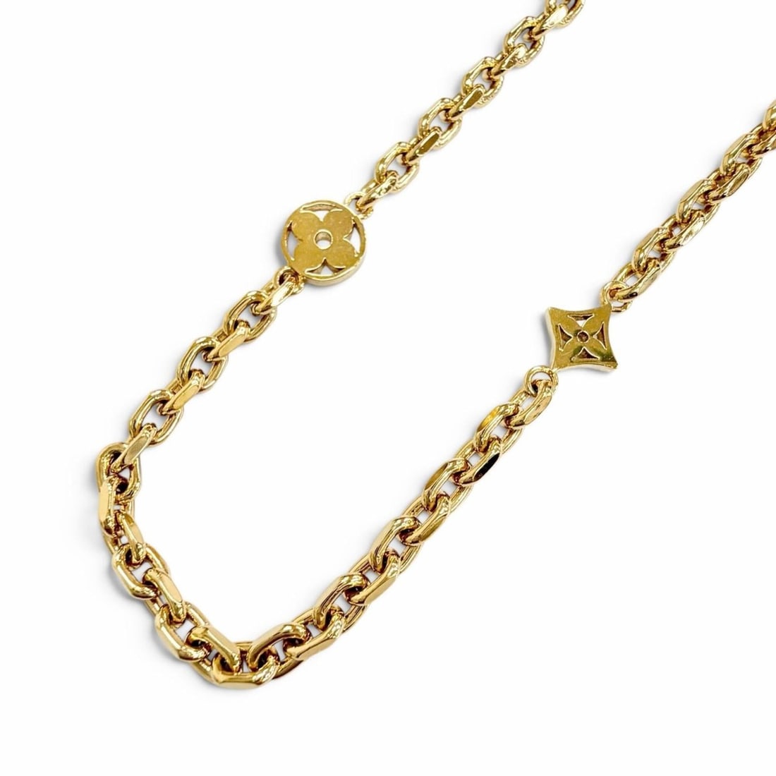 LOUIS VUITTON M02740 Chain LV Yours Monogram Flower Necklace Gold Made in Italy Men's Comes with Box: --- Catalog ---Category: SizeNeck Circumference: 54 cm / 21.25''Category: DesignColor: GoldGender: MenNecklace Type: NecklaceCategory: GeneralMPN: M02740Brand: Louis VuittonCountry of Origin: Italy---