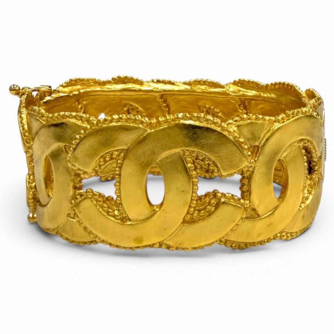 CHANEL Vintage 96A Coco Mark Bangle Bracelet, Gold, Made in France, Women's, with Box.: --- Catalog ---Category: SizeLength: 17.5cm / 6.88''Category: DesignType: BangleColor: GoldGender: WomenCategory: GeneralMPN: 96ABrand: ChanelCountry of Origin: France--- Item List ---Section: Conditi