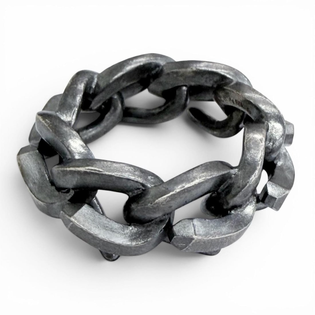 TIFFANY&Co. Tiffany Forge Link Ring, AG925 Sterling Silver, Oxidized Finish, Weight 11.81g,: --- Catalog ---Category: SizeUS Size: 5.5Brand Size: 50Category: DesignType: Band ringColor: SilverGender: Men,WomenMaterial: Silver 925Category: GeneralBrand: Tiffany--- Item List ---Section: Conditi