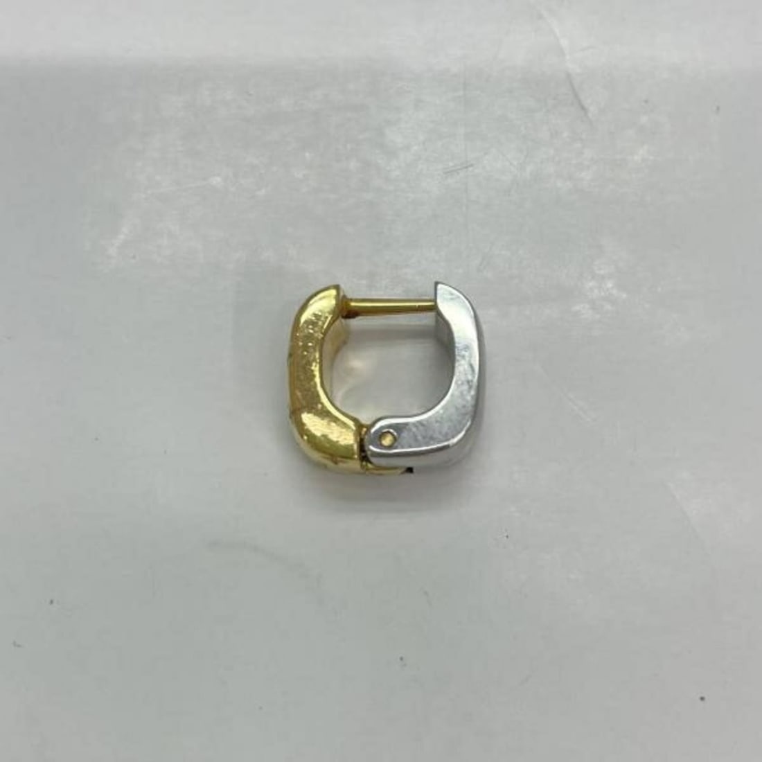 LOUIS VUITTON Bouquets d'Oreilles Nanogram Earring (Single Earring) Gold Silver Louis Vuitton: --- Catalog ---Category: DesignType: Hoop earringsColor: Gold, SilverGender: WomenSingle earring: YesCategory: GeneralBrand: Louis Vuitton--- Item List ---Section: ConditionRanking: Rank B Used - Trac