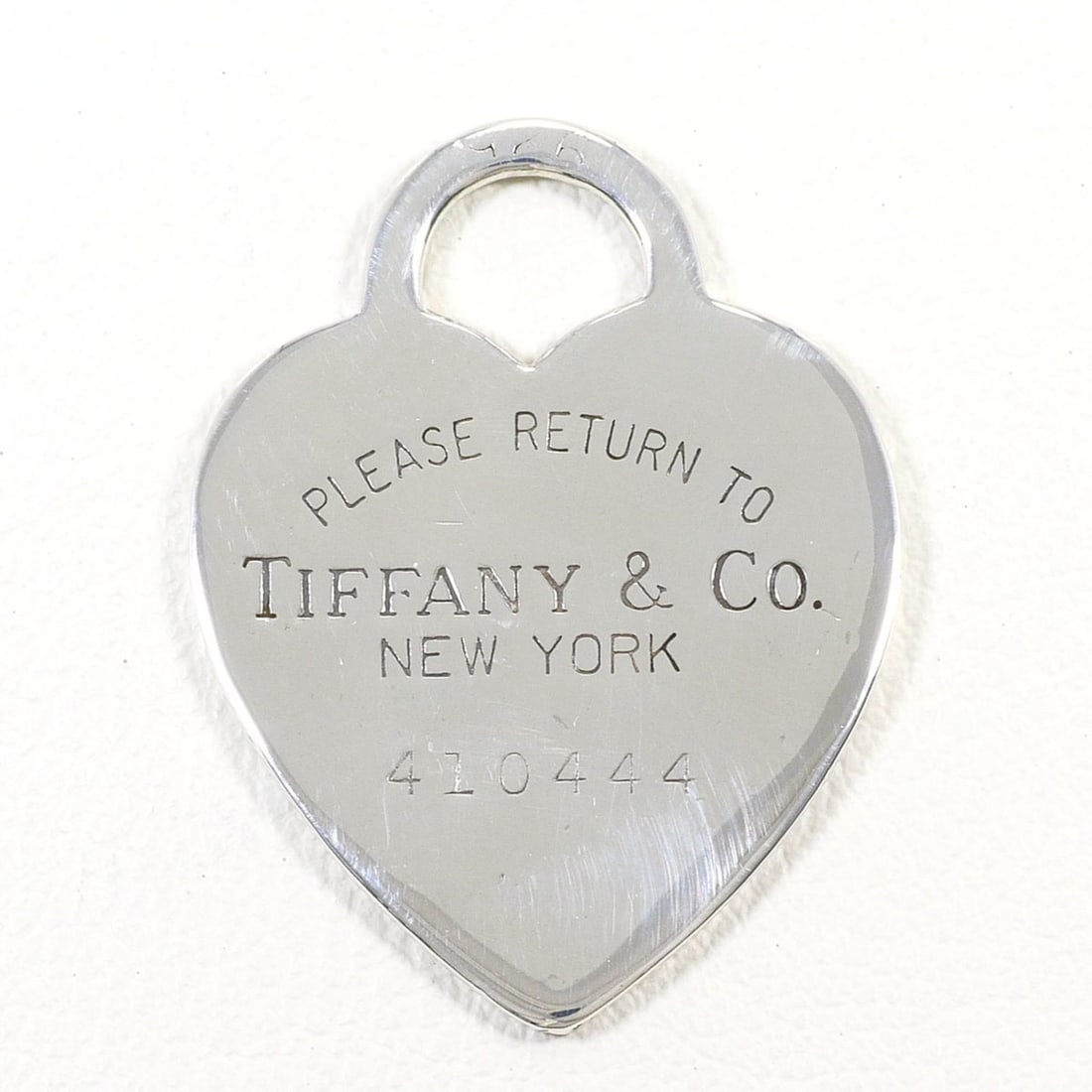 Tiffany & Co. Return to Heart Tag Silver Pendant Top, Total Weight 4.0g, Jewelry: --- Catalog ---Category: SizePendant Size: 27mm x 20mm / 1.06'' x 0.78''Category: DesignGender: WomenMaterial: Silver 925Necklace Type: PendantCategory: GeneralBrand: Tiffany--- Item List ---Section: 