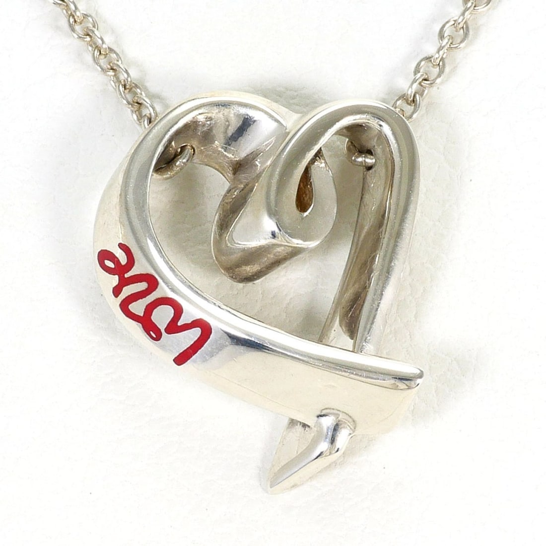 Tiffany & Co. Loving Heart Silver Necklace, Total Weight 2.4g, 41cm, Jewelry: --- Catalog ---Category: SizePendant Size: 15mm x 13mm / 0.59'' x 0.51''Neck Circumference: 41 cm / 16.14''Category: DesignColor: SilverGender: WomenMaterial: Enamel, Silver 925Necklace Type: Necklace