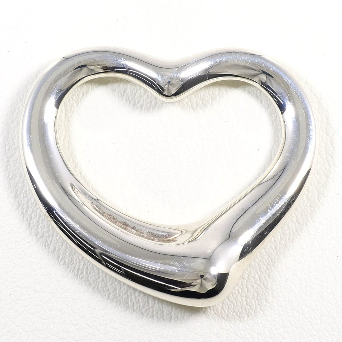 Tiffany & Co. Open Heart Silver Pendant Top, Total Weight 15.3g, Jewelry: --- Catalog ---Category: SizePendant Size: 31mm x 35mm / 1.22'' x 1.37''Category: DesignGender: WomenMaterial: Silver 925Necklace Type: PendantCategory: GeneralBrand: Tiffany--- Item List ---Section: 