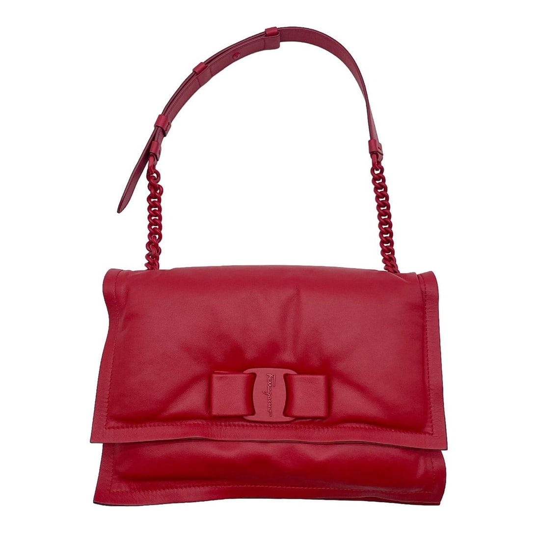 Salvatore Ferragamo VIVA BOW Shoulder Bag Vara 220287 Leather Plastic Metal Red Women's: --- Catalog ---Category: SizeSize (HxWxD): 18cm x 26.5cm x 3cm / 7.08'' x 10.43'' x 1.18''Category: DesignType: Shoulder bagColor: Red colorGender: WomenMaterial: Leather , Plastic , Metal Category: G