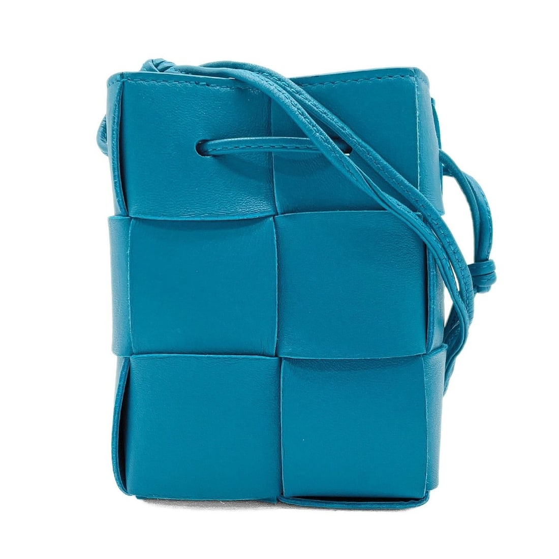 BOTTEGA VENETA Cassette Bucket Shoulder Bag Crossbody Maxi Intrecciato 680217 Leather Mini Blue: --- Catalog ---Category: SizeSize (HxWxD): 14cm x 10cm x 9.5cm / 5.51'' x 3.93'' x 3.74''Category: DesignType: Shoulder bagColor: BlueGender: Men,WomenMaterial: Leather Category: GeneralMPN: 680217Bra
