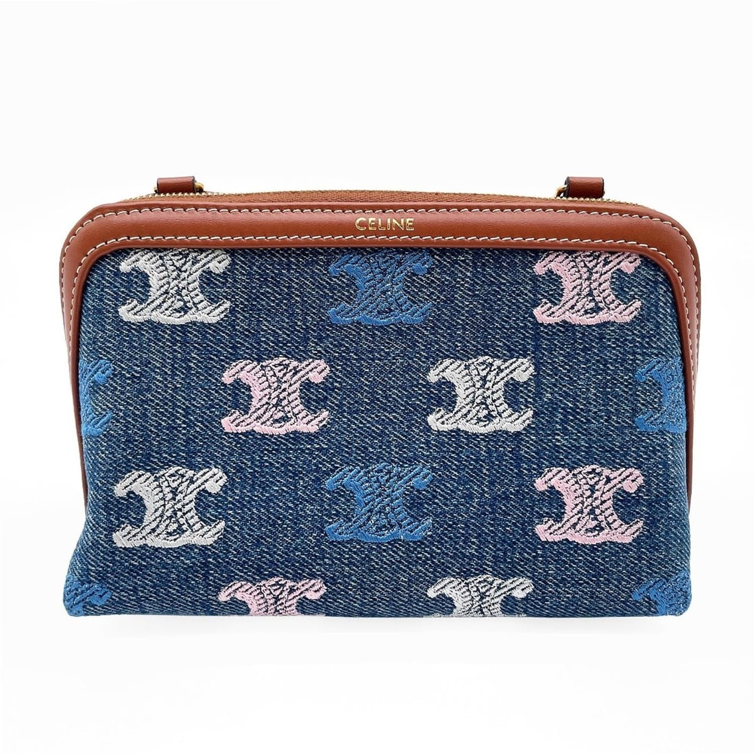 CELINE chain clutch bag, Triomphe embroidery, denim leather, blue, women's.: --- Catalog ---Category: SizeSize (HxWxD): 11.5cm x 16cm x 7.5cm / 4.52'' x 6.29'' x 2.95''Category: DesignType: Clutch bagColor: Blue, Brown, Multi-colorGender: WomenMaterial: Denim Category: General