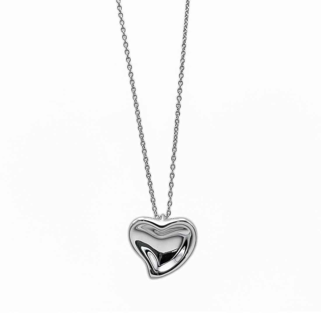 TIFFANY&Co. Tiffany Curved Heart Necklace Pendant by Elsa Peretti, SV925, for Men and Women: --- Catalog ---Category: SizePendant Size: 12mm x 13mm / 0.47'' x 0.51''Neck Circumference: 41.5 cm / 16.33''Category: DesignColor: SilverGender: Men,WomenMaterial: Silver 925Pendant Type: PendantNeck