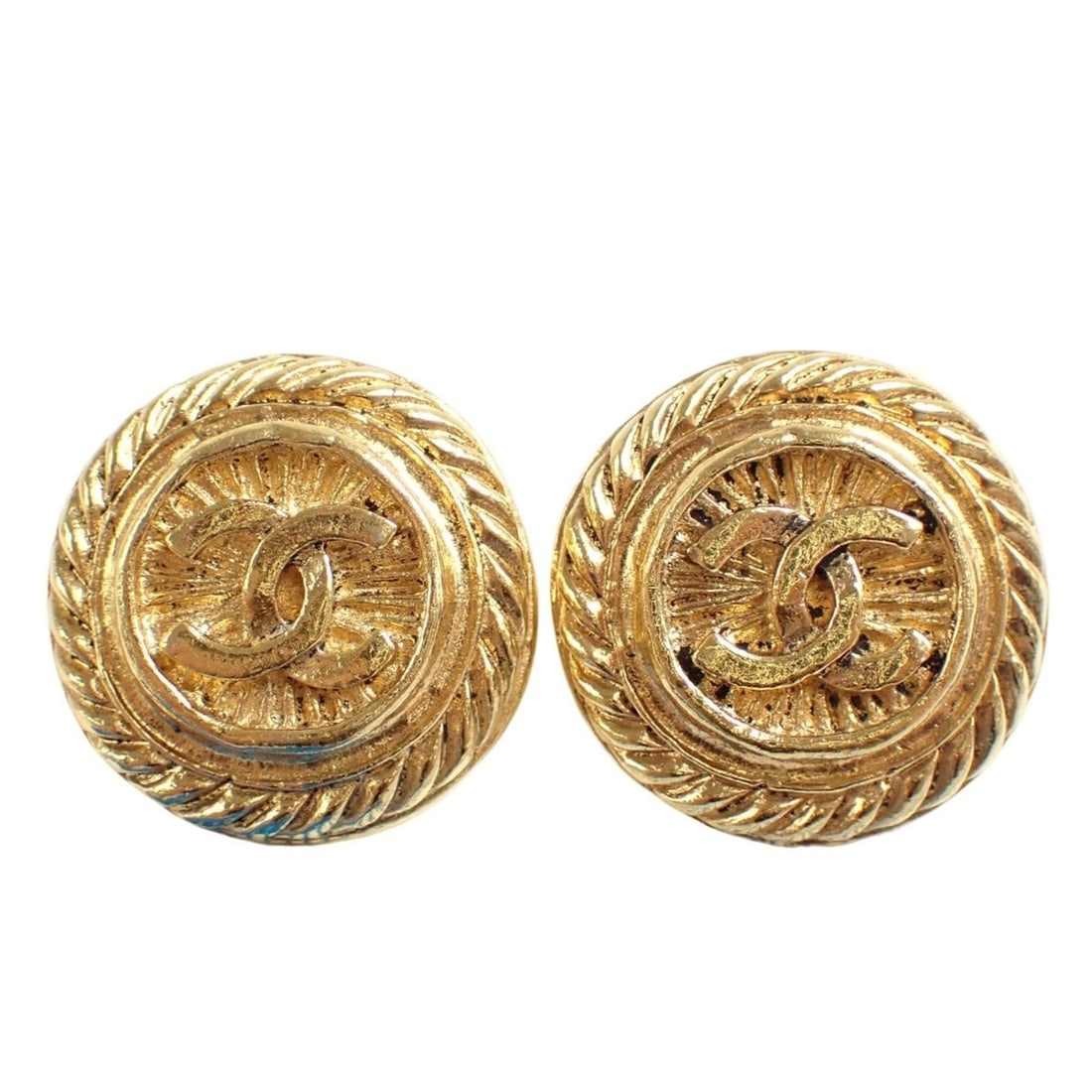 Chanel earrings, Coco Mark, GP gold: --- Catalog ---Category: SizeSize (HxWxD): 25.00mm x 25.00mm / 0.98'' x 0.98''Category: DesignType: Clip earringsColor: GoldGender: WomenMaterial: Gold platingCategory: GeneralBrand: ChanelCountry of 