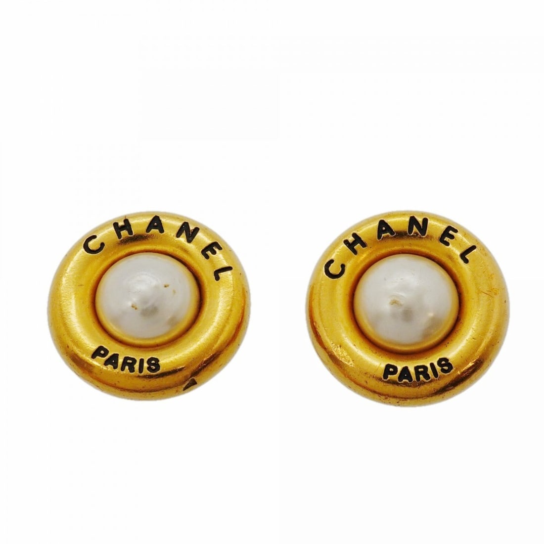 Chanel Earrings, Circle Design, GP Plated, Faux Pearl, Gold, Women's: --- Catalog ---Category: SizeSize (HxWxD): 23.70mm x 23.60mm / 0.93'' x 0.93''Category: DesignType: Clip earringsColor: GoldGender: WomenMaterial: Gold platingCategory: GeneralBrand: Chanel--- Item Li