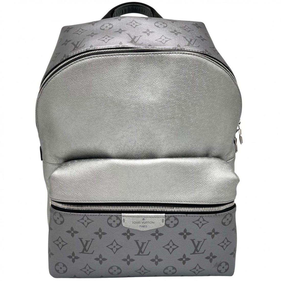Louis Vuitton Men's Monogram Eclipse Discovery Backpack PM Taiga Leather Large Capacity for: --- Catalog ---Category: SizeSize (HxWxD): 40cm x 30cm x 16cm / 15.74'' x 11.81'' x 6.29''Strap Length: 80cm / 31.49''Category: DesignType: BackpackColor: Metallic grayGender: MenMaterial: Monogram Ec