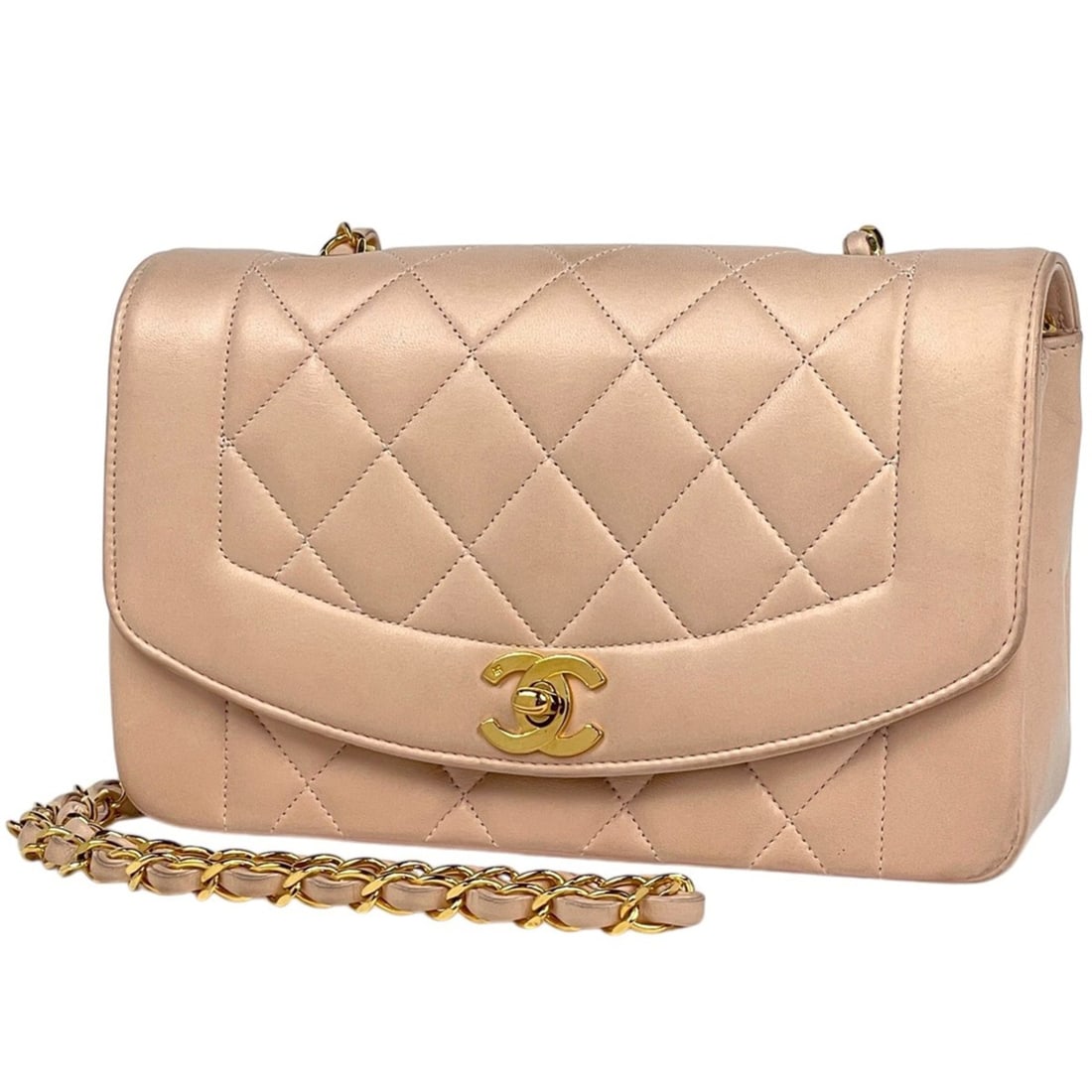 Chanel Diana Matelassé Single Flap Chain Shoulder Bag, Coco Mark, Leather, Pink Beige, A01164,: --- Catalog ---Category: SizeSize (HxWxD): 14cm x 22cm x 7cm / 5.51'' x 8.66'' x 2.75''Category: DesignType: Shoulder bagColor: Pink beigeGender: WomenMaterial: Leather Category: GeneralMPN: A01164Bra