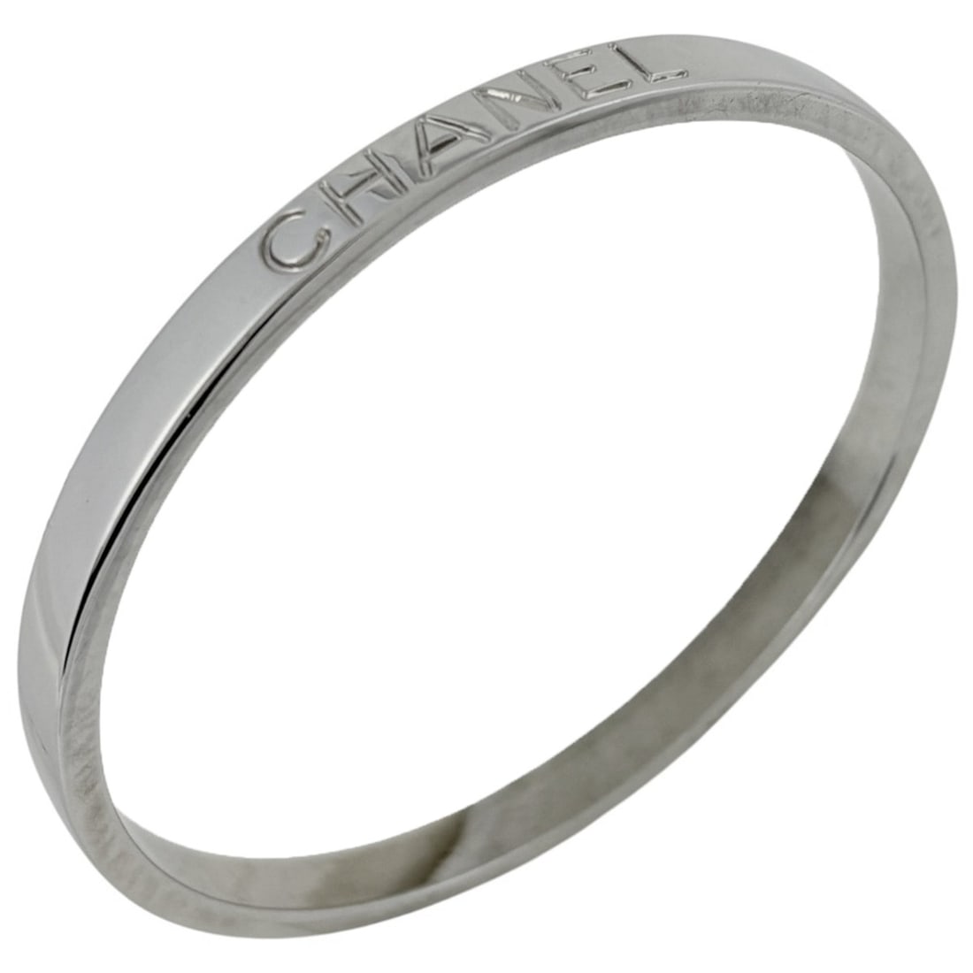 Chanel logo bangle, metal, silver, women's.: --- Catalog ---Category: SizeLength: 19.5cm / 7.67''Category: DesignType: BangleColor: SilverGender: WomenMaterial: MetalCategory: GeneralBrand: Chanel--- Item List ---Section: ConditionRanking: Rank 