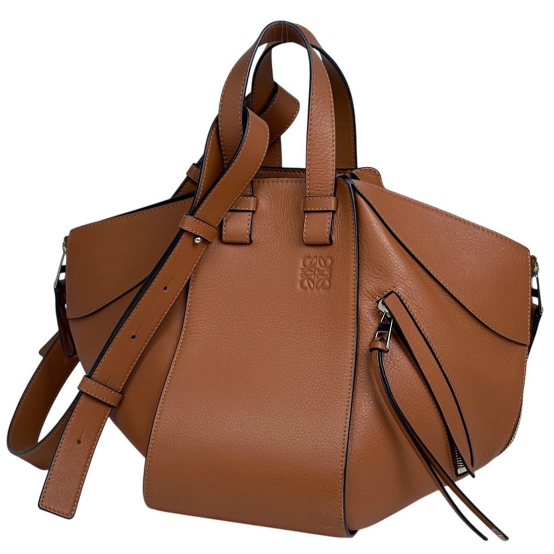 Loewe Hammock Bag Small Anagram 2-Way Leather Brown Women's: --- Catalog ---Category: SizeSize (HxWxD): 24cm x 14cm x 23cm / 9.44'' x 5.51'' x 9.05''Category: DesignColor: BrownGender: WomenMaterial: Leather Category: GeneralBrand: Loewe--- Item List ---Section