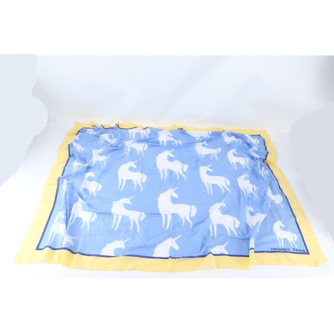 Hermes tagged pareo, unicorn pattern, large size, stole, scarf, muffler, brand name, women's.: --- Catalog ---Category: SizeSize (LxW): 1.46m x 1.73m / 57.48'' x 68.11''Category: DesignType: StoleColor: Sky blueGender: WomenCategory: GeneralBrand: HermesCountry of Origin: France--- Item List --