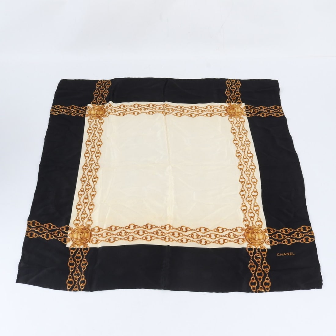 Chanel Chain Pattern Coco Mark Scarf Muffler Brand Stole for Women: --- Catalog ---Category: SizeSize (LxW): 87cm x 85cm / 34.25'' x 33.46''Category: DesignType: ScarfColor: Beige, BlackGender: WomenCategory: GeneralBrand: Chanel--- Item List ---Section: ConditionRank