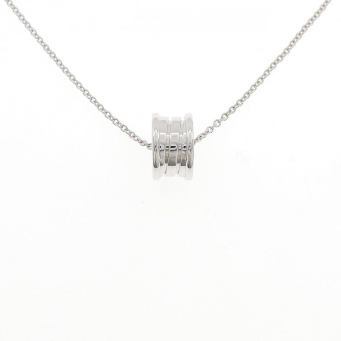 Bvlgari B.zero1 necklace: --- Catalog ---Category: SizePendant Size: 14.7mm x 8.8mm / 0.57'' x 0.34''Neck Circumference: 41 cm / 16.14''Category: DesignGender: WomenMaterial: White gold (18K)Pendant Type: PendantNecklace Type: