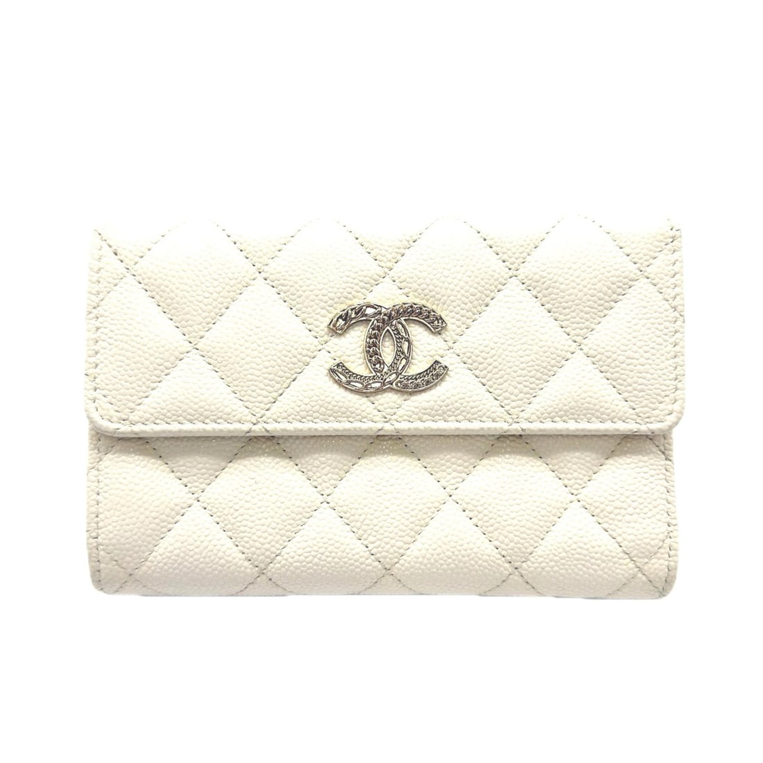 CHANEL Matte Lacé Medium Wallet AP3051 Tri-fold White Caviar Leather Women's: --- Catalog ---Category: SizeSize (HxWxD): 9.5cm x 15cm x 2cm / 3.74'' x 5.9'' x 0.78''Category: DesignType: Wallet (tri-fold)Color: WhiteGender: WomenClosure: FlapMaterial: Grained Calfskin Category: