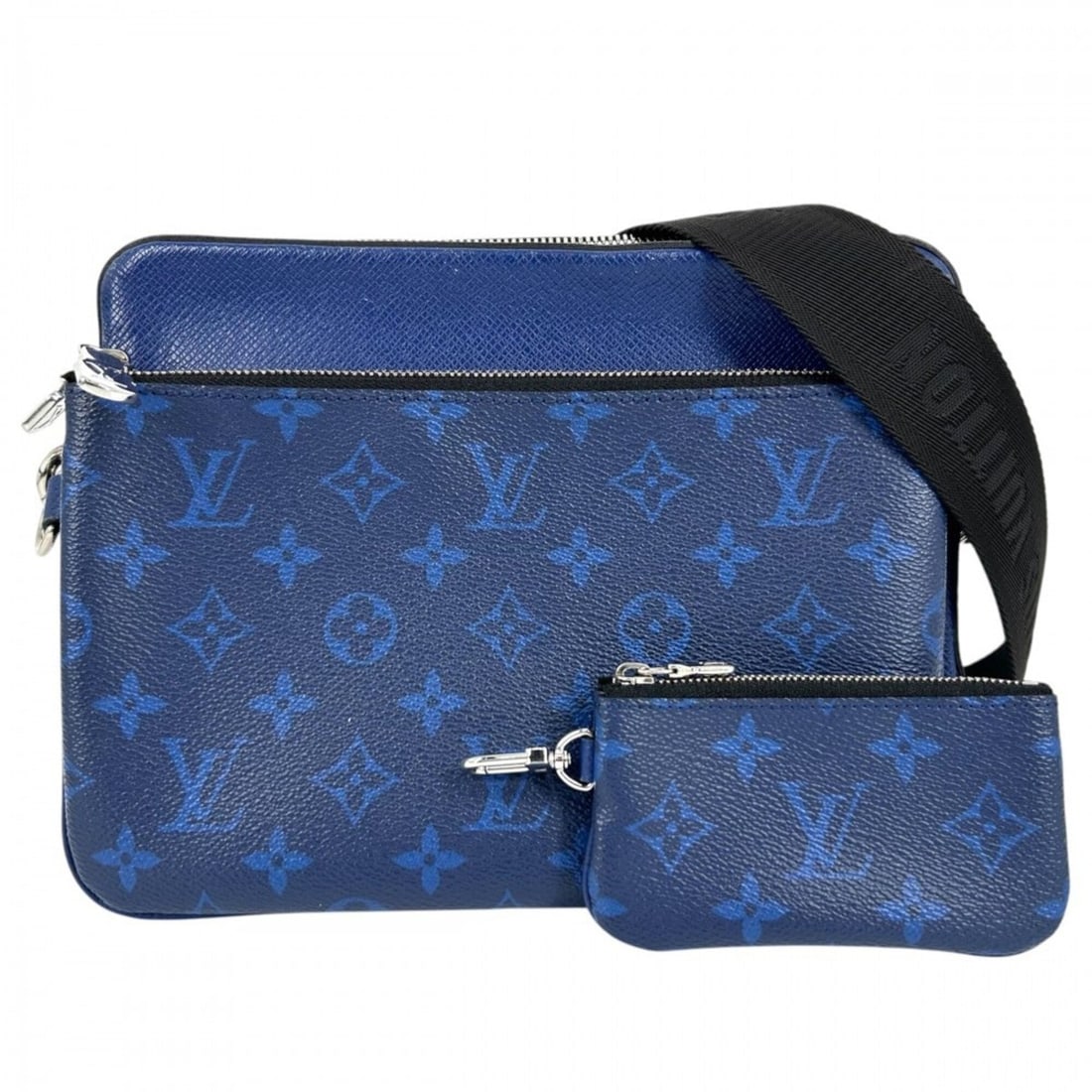 Louis Vuitton Taigarama Trio Messenger Shoulder Bag for Men, Blue, Cobalt, Silver Hardware, M30848: --- Catalog ---Category: SizeSize (HxWxD): 18.5cm x 25cm x 4.5cm / 7.28'' x 9.84'' x 1.77''Strap Length: 135cm / 53.14''Category: DesignType: Shoulder bagColor: Blue, CobaltGender: MenMaterial: Taigar