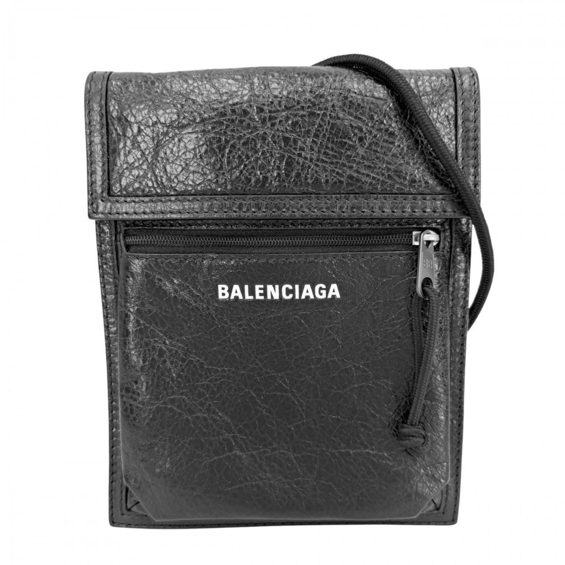 Balenciaga men's Explorer small pouch shoulder bag/strap bag, size, 532298 leather, black, silver: --- Catalog ---Category: SizeSize (HxWxD): 19cm x 15cm x 3cm / 7.48'' x 5.9'' x 1.18''Strap Length: 113cm / 44.48''Category: DesignType: Shoulder bagColor: BlackGender: MenMaterial: Leather Outer Pock