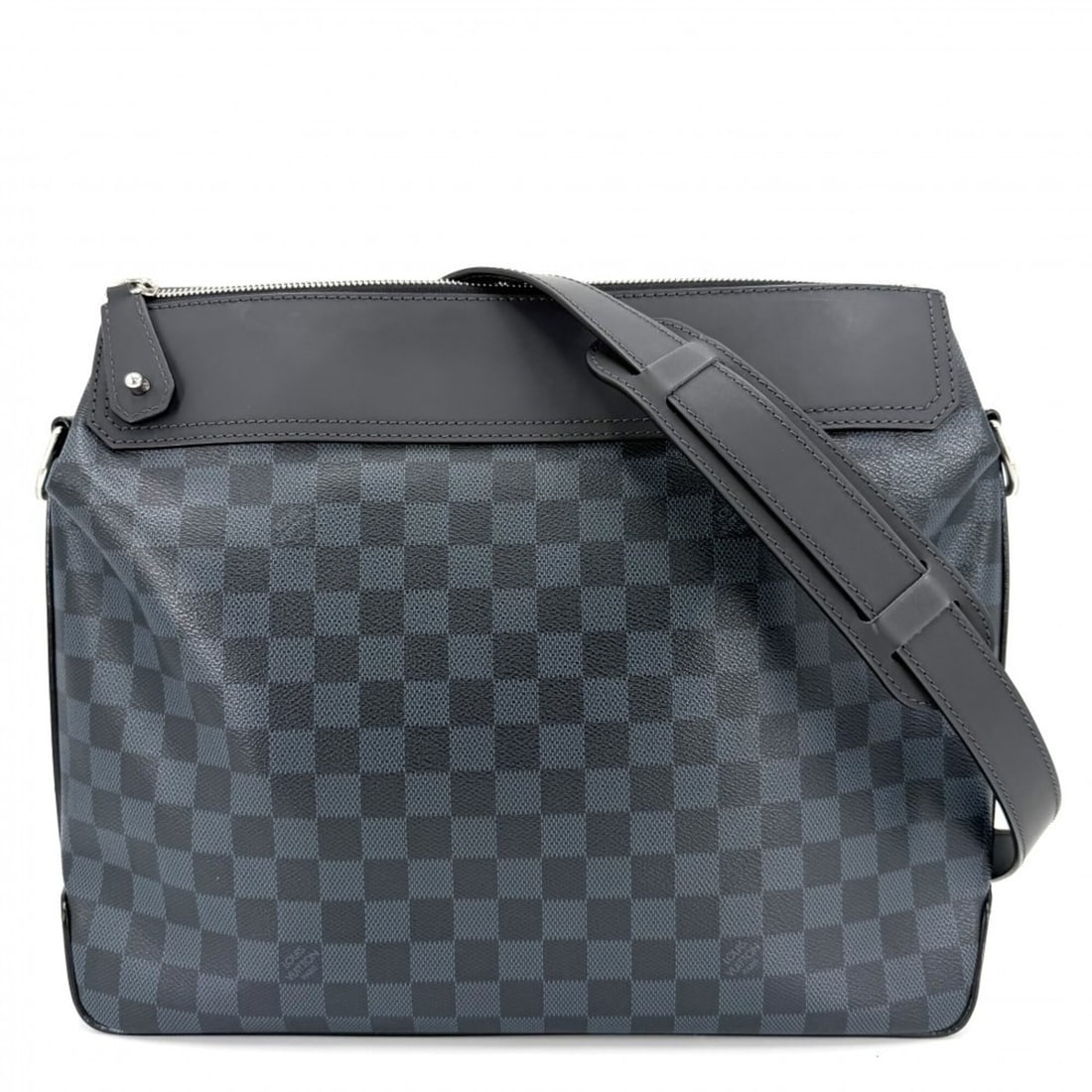 Louis Vuitton Men's Messenger Bag, Greenwich Style, Business Shoulder Crossbody LOUIS VUITTON: --- Catalog ---Category: SizeSize (HxWxD): 30cm x 36cm x 8.5cm / 11.81'' x 14.17'' x 3.34''Strap Length: 150cm / 59.05''Category: DesignType: Shoulder bagColor: Black, Damier Cobalt, NavyGender: MenMa