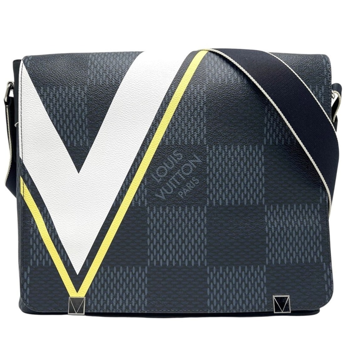 Louis Vuitton Damier Cobalt Latitude District MM America's Cup Messenger Bag for Men, Navy Blue with: --- Catalog ---Category: SizeSize (HxWxD): 27cm x 32cm x 8cm / 10.62'' x 12.59'' x 3.14''Strap Length: 135cm / 53.14''Category: DesignType: Messenger bag, Shoulder bagColor: Damier Cobalt, NavyGender: