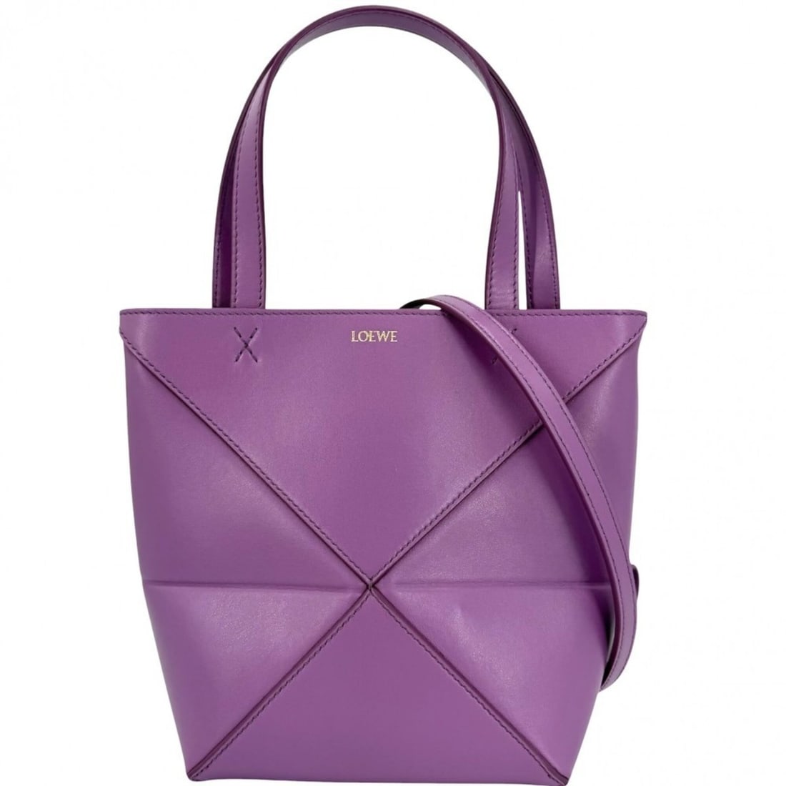 Loewe Women's Puzzle Fold Tote Mini Handbag Shoulder Bag Crossbody PUZZLE FOLD TOTE LOEWE A657V25X01: --- Catalog ---Category: SizeSize (HxWxD): 20cm x 16.5cm x 9.5cm / 7.87'' x 6.49'' x 3.74''Category: DesignType: Handbag, Shoulder bag, Tote bagColor: PurpleGender: WomenMaterial: Leather Category: Ge