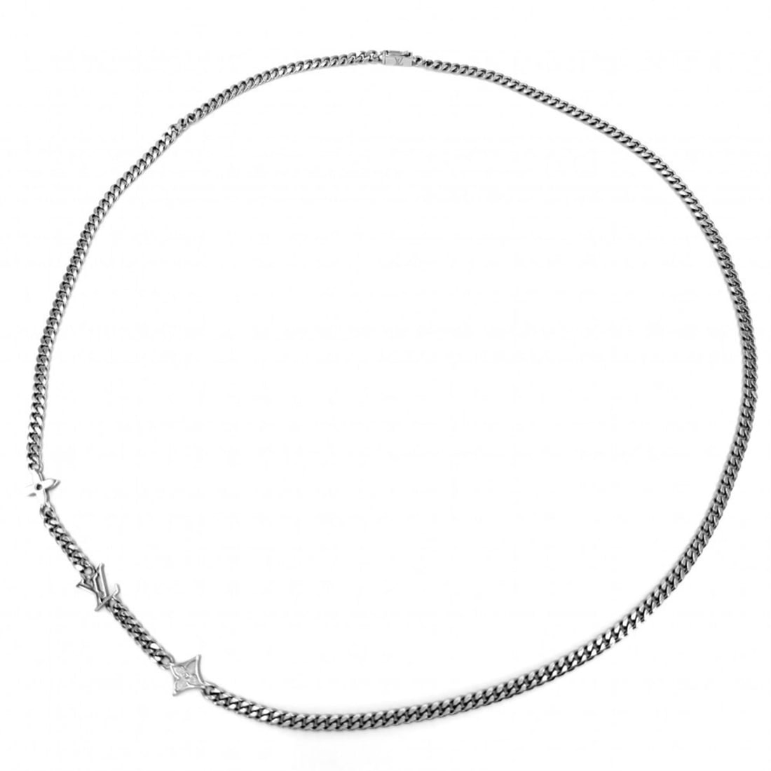 Louis Vuitton Men's Monogram Flower Necklace/Monogram Raw Accessory LOUIS VUITTON M01490 Silver: --- Catalog ---Category: SizePendant Size: 10mm x 10mm / 0.39'' x 0.39''Neck Circumference: 65.5 cm / 25.78''Category: DesignColor: SilverGender: MenNecklace Type: NecklaceCategory: GeneralBrand: Loui