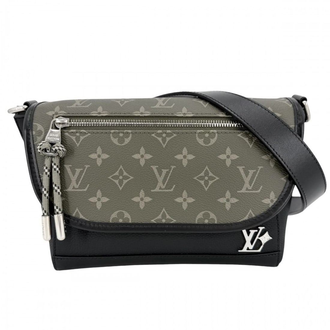 Louis Vuitton Men's Pulse Messenger Shoulder Bag, M12625, Monogram Canvas, Khaki/Black, Silver: --- Catalog ---Category: SizeSize (HxWxD): 17cm x 23cm x 10cm / 6.69'' x 9.05'' x 3.93''Strap Length: 120cm / 47.24''Category: DesignType: Shoulder bagColor: Black, KhakiGender: MenMaterial: Monogram 