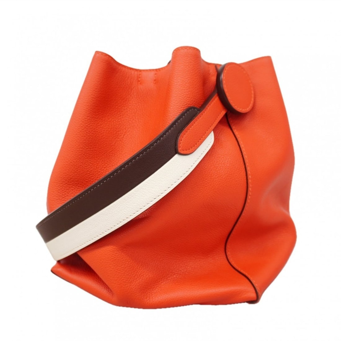 Hermes Licor 17 Evercolor Capucines Shoulder Bag, C Stamp, Women's, OP002832: --- Catalog ---Category: SizeSize (HxWxD): 23cm x 18cm x 18cm / 9.05'' x 7.08'' x 7.08''Category: DesignType: Shoulder bagColor: CapucineGender: WomenHardware Color: SilverCategory: GeneralBrand: Herm