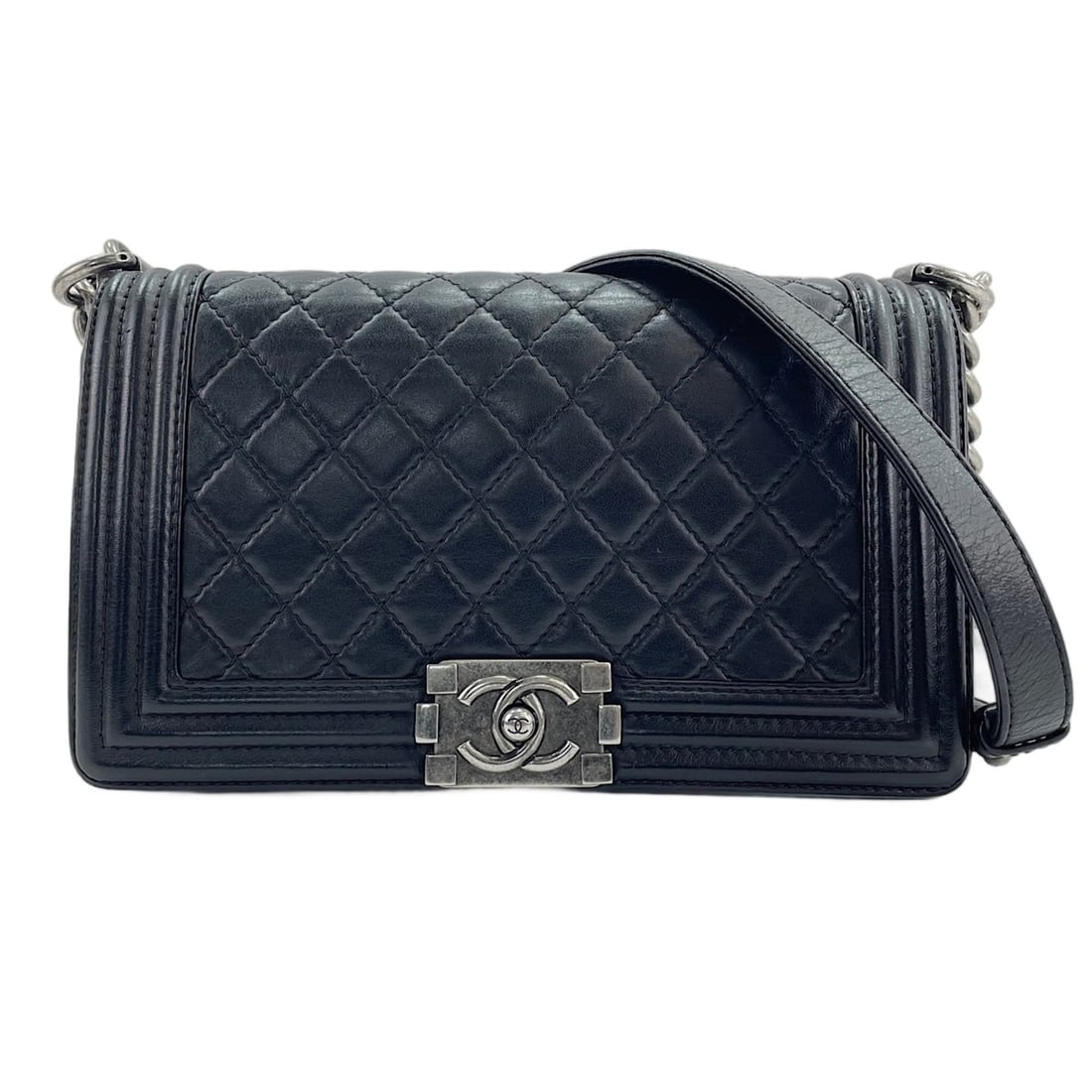 Chanel Boy Medium Shoulder Bag, Black: --- Catalog ---Category: SizeSize (HxWxD): 15cm x 24.5cm x 7cm / 5.9'' x 9.64'' x 2.75''Strap Length: 100cm - 106cm / 39.36'' - 41.73''Category: DesignType: Shoulder bagColor: BlackGender: WomenMateri