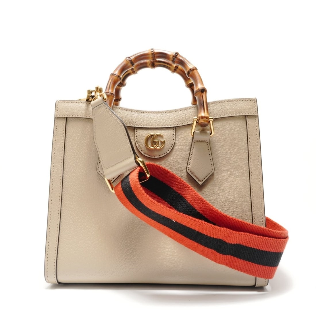 Gucci Bamboo 2-Way Diana Handbag, Beige: --- Catalog ---Category: SizeHandle Drop: 8.00cm / 3.15''Size (HxWxD): 23cm x 27cm x 10cm / 9.05'' x 10.62'' x 3.93''Strap Length: 85cm - 134cm / 33.46'' - 52.75''Category: DesignType: HandbagColor: B