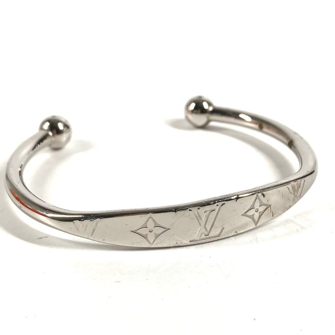 LOUIS VUITTON M64839 Bracelet, Jonc Monogram, Accessory, Bangle, Metal, Men's, Women's, Silver: --- Catalog ---Category: SizeSize: MLength: 15cm / 5.9''Category: DesignType: Charm braceletColor: SilverGender: Men,Women,UnisexMaterial: MetalCategory: GeneralBrand: Louis VuittonCountry of Origin: 