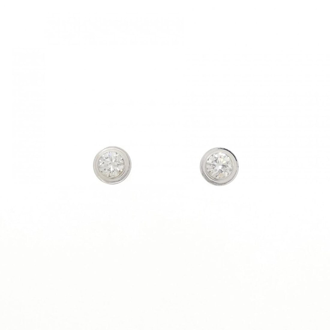 Cartier Damour Medium Earrings: --- Catalog ---Category: DesignType: Stud earringsGender: WomenMaterial: White gold (18K)Category: GeneralBrand: Cartier--- Item List ---Section: ConditionRanking: Rank SA Used - Hardly any traces of